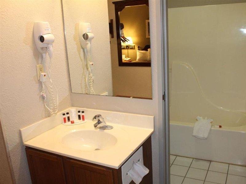 ซูเปอร์ 8 บาย วินด์แฮม วาลปาไรโซ Hotel วาลพาเรโซ ภายนอก รูปภาพ