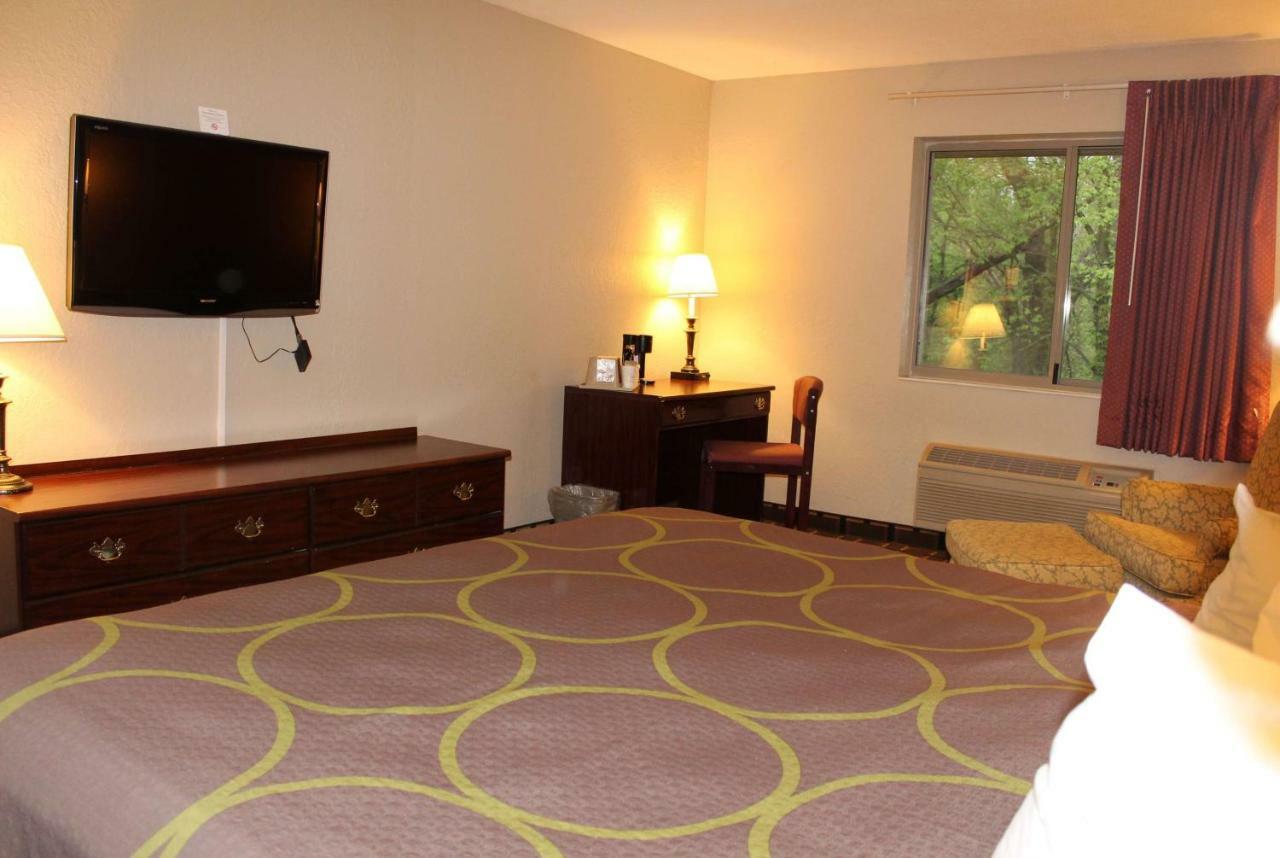 ซูเปอร์ 8 บาย วินด์แฮม วาลปาไรโซ Hotel วาลพาเรโซ ภายนอก รูปภาพ